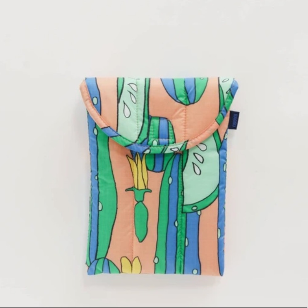 Puffy Tablet Sleeve in Cucumbers